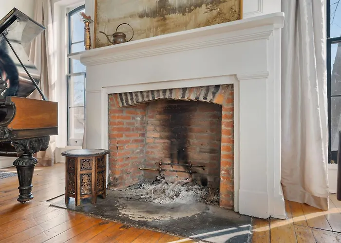Cozy Corner In Frankfort Hideaway
